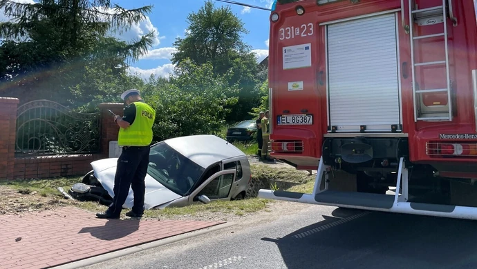 Samochód w rowie [ZDJĘCIA]