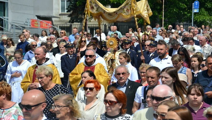 Te Deum laudamus. Boże Ciało na ulicach Piotrkowa [DUŻO ZDJĘĆ]