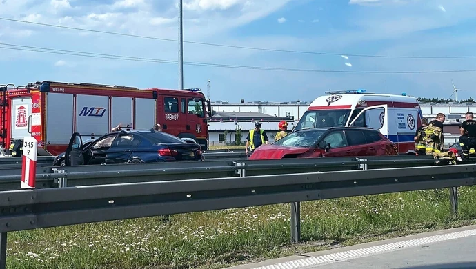 Groźny wypadek na S8. 5 osób rannych (ZDJĘCIA+FILM)