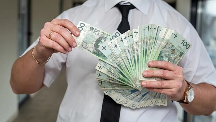 Proponował policjantom prawie 5 tysięcy. Był pijany