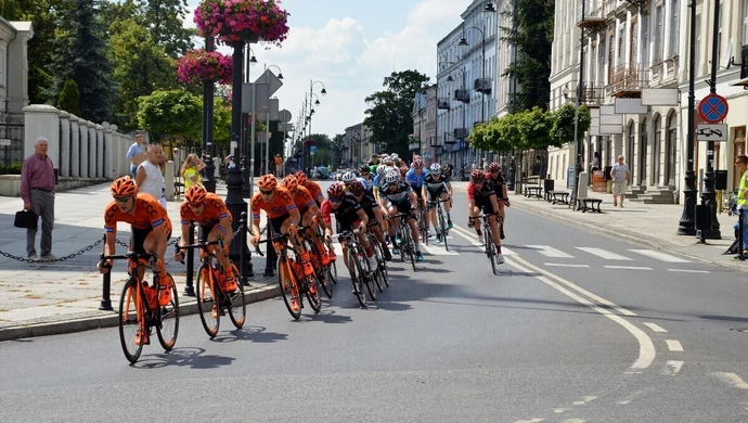Peleton przejedzie przez Piotrków. Będą duże utrudnienia - także w regionie