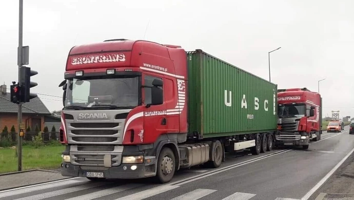 Kolizja ciężarówek w Jarostach