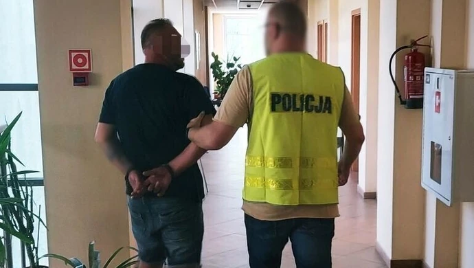 Pijany odpoczywał w centrum po kradzieży auta