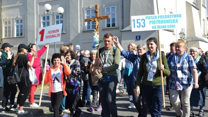Pielgrzymi z Piotrkowa wyruszyli na Jasną Górę [ZDJĘCIA, FILM]