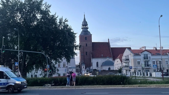 Potrącenie rowerzysty na pasach (ZDJĘCIA)