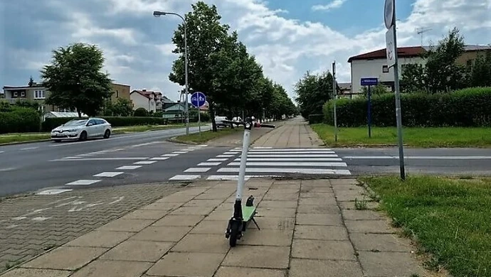Hulajnogą po chodniku?