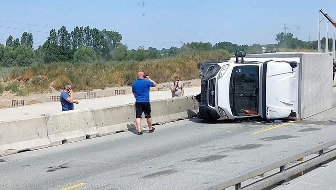 Samochód przewrócił się na A1
