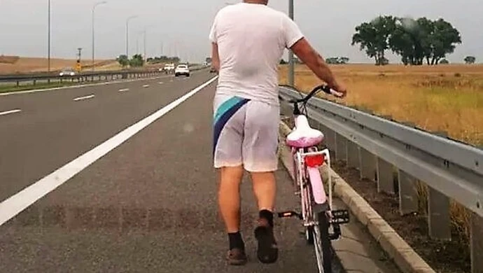 Wsiadł na rower i chciał ekspresówką dojechać na randkę