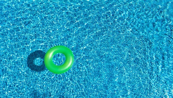 Jaką pokrywę na basen stelażowy wybrać? Sprawdzamy!