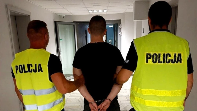 Ona kradła alkohol i kawę, on perfumy