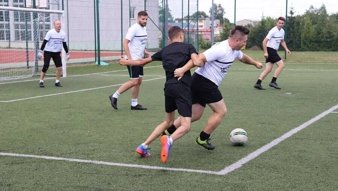 Świętowali 20-lecie i zmagali się na murawie