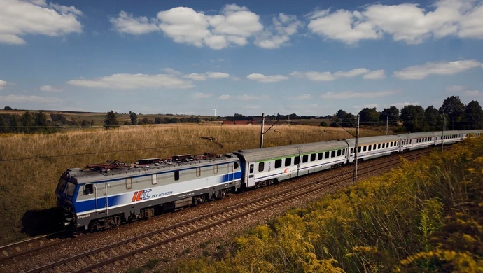 Przebiegała przez tory. Zginęła potrącona przez pociąg