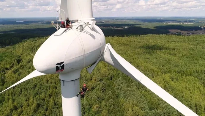 Strażacy ćwiczyli na wiatrakach