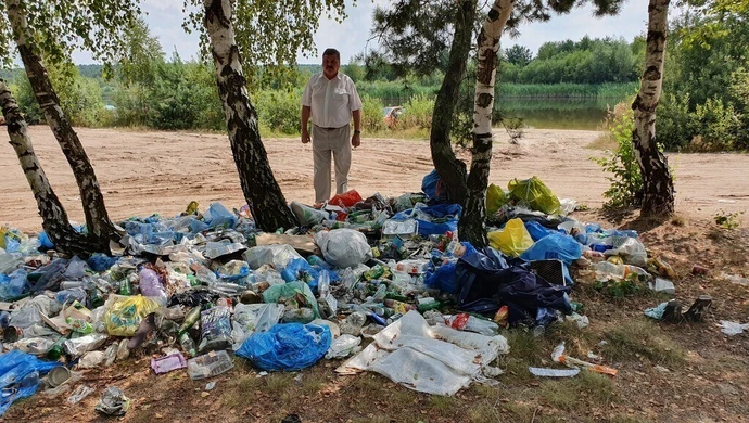 Tak śmiecą odwiedzający zalew w Cieszanowicach (ZDJĘCIA)
