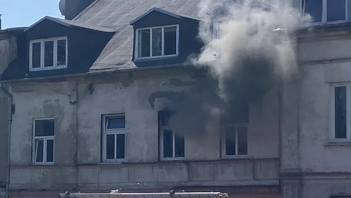 Pożar w kamienicy przy mediatece (ZDJĘCIA)