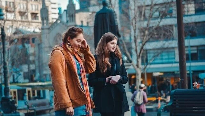 Długie bluzy damskie – wygoda i styl w jednym!