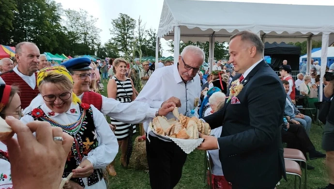 Powiatowe dożynki w Łękach Szlacheckich [DUŻO ZDJĘĆ]