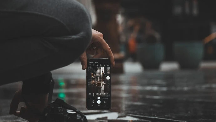 Zamiast pomóc, ukradł