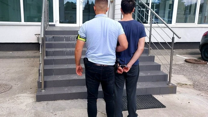 Szesnaście zarzutów dla 19-latka