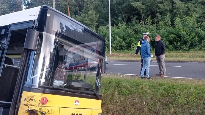 Pijany kierowca autobusu wjechał do rowu