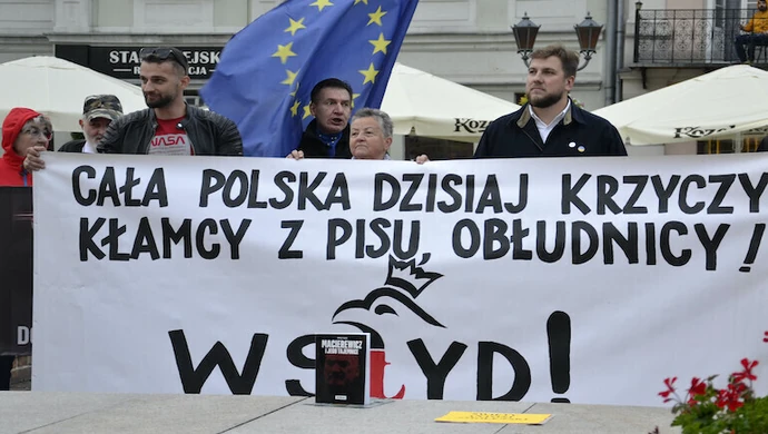 Piotrków przeciwko Macierewiczowi. Happening w Rynku Trybunalskim