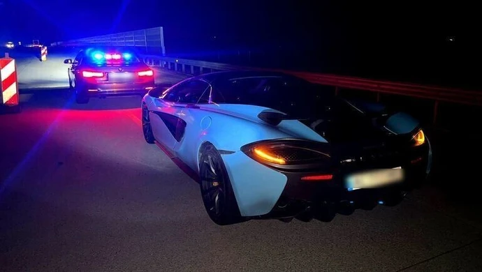 McLaren zatrzymany na A1