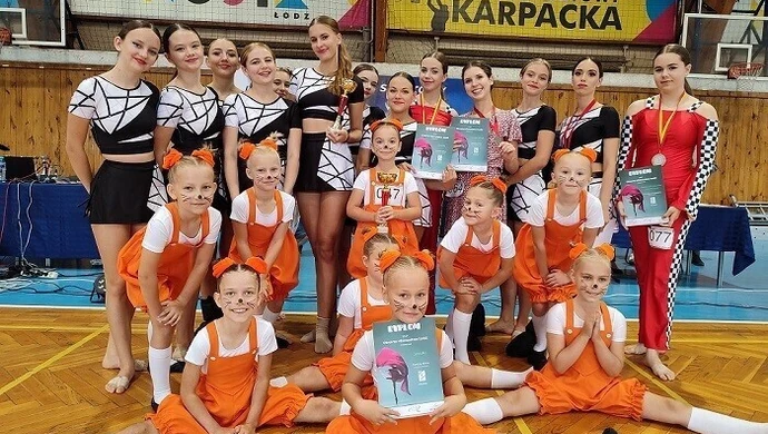 "Jaskółki" nie schodzą z podium