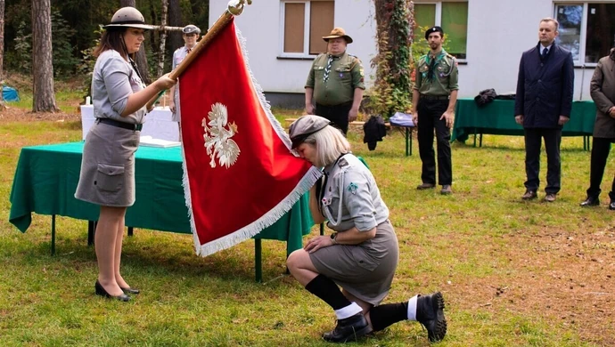 Piotrkowski hufiec ZHP z nowym sztandarem [ZDJĘCIA]