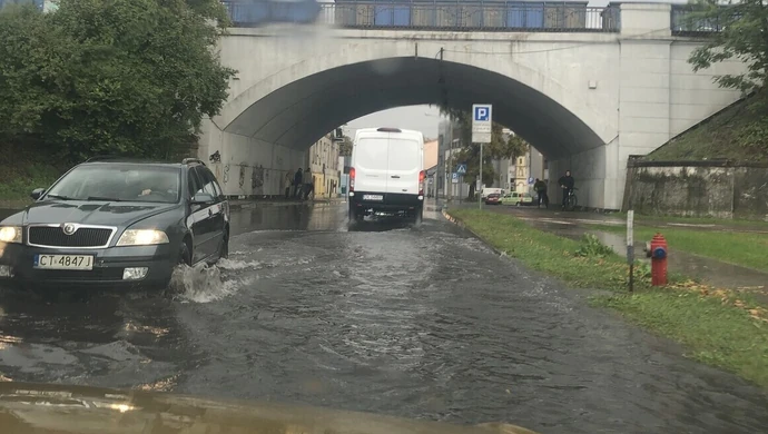 Ulewa nad Piotrkowem [ZDJĘCIA]