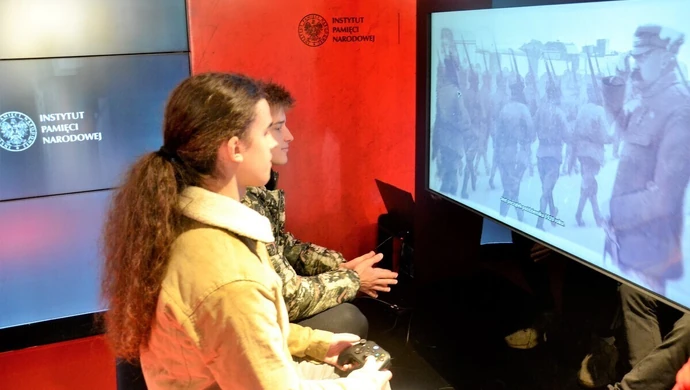 Poznali realia wojny polsko-bolszewickiej w tirze z "Grą Szyfrów"