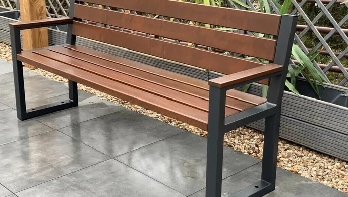 Zatroszcz się o miejską przestrzeń i sięgnij po ławki parkowe