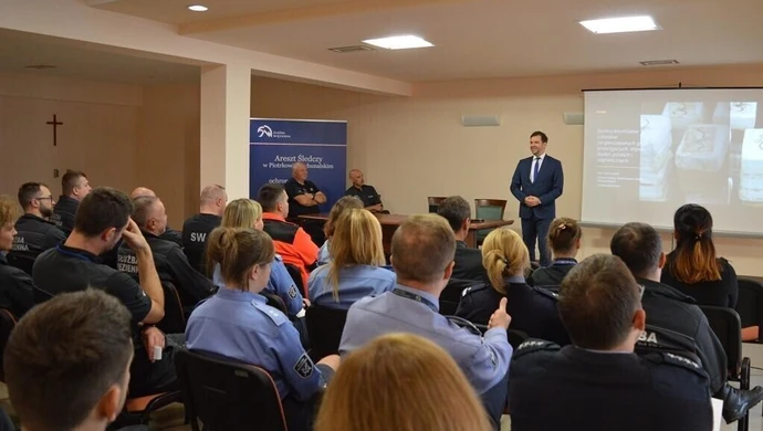 Jak przestępcy działają zza krat?