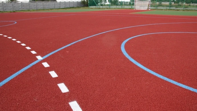 Budowa boiska wielofunkcyjnego przy Szkole Podstawowej w Jarostach