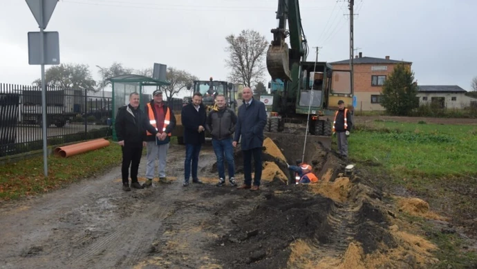 Rozbudowują kanalizację w Czarnocinie