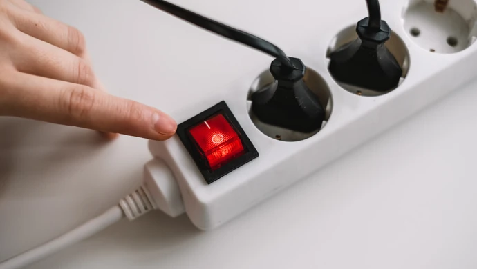 Przygotuj swój dom do wyjazdu na Wszystkich Świętych i zmniejsz wysokość rachunków za energię elektryczną