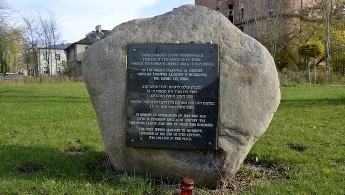 W Piotrkowie było kiedyś 14 cmentarzy...