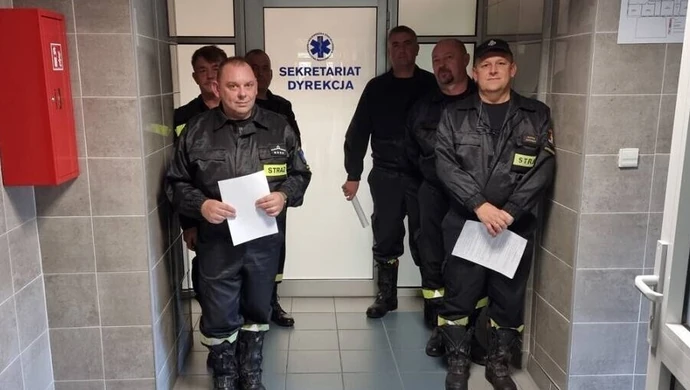 Strażak-ochotnik w karetce pogotowia