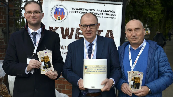 35. raz kwestują, aby ratować zabytkowe nagrobki