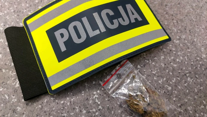 Piotrków: 13-latek sprzedał narkotyki 14 i 15-latkowi