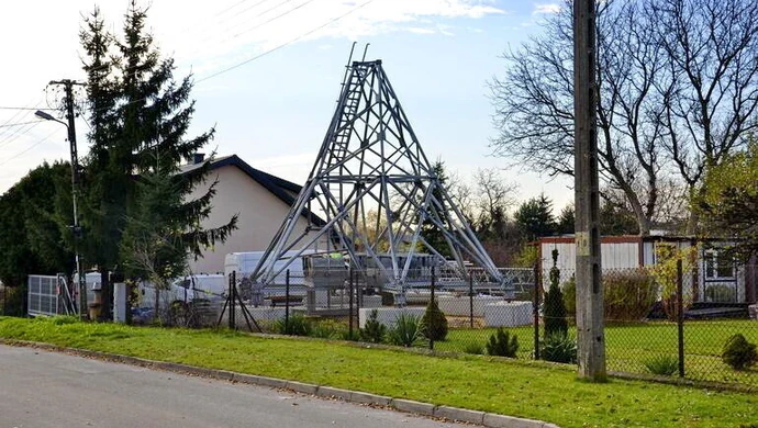 Nikt nie chce wziąć odpowiedzialności za budowę masztu