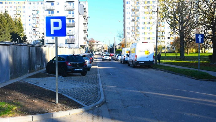 Kolejne miejsca parkingowe w Piotrkowie