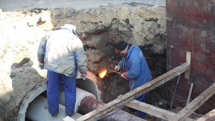 Awaria magistrali ciepłowniczej usunięta. Kiedy będzie ciepło w mieszkaniach?