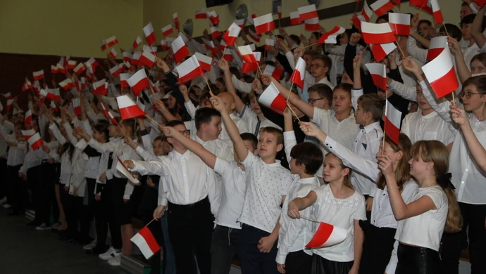 Uczniowie dołączyli do patriotycznych zmagań