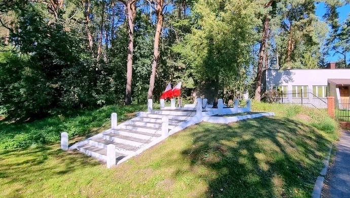 Głaz upamiętniający ofiary niemieckich egzekucji