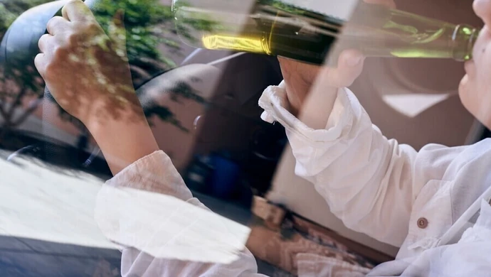 46-latka wsiadła za kierownicę kompletnie pijana