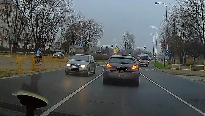 Pod prąd po "dwupasmówce"