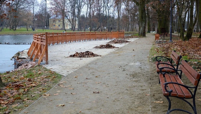 Co dzieje się w parku Belzackim? [ZDJĘCIA]