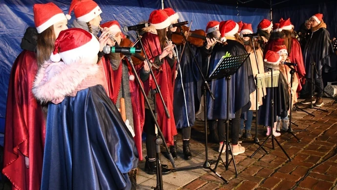 Piotrków zaprasza na kolędowanie z gwiazdą