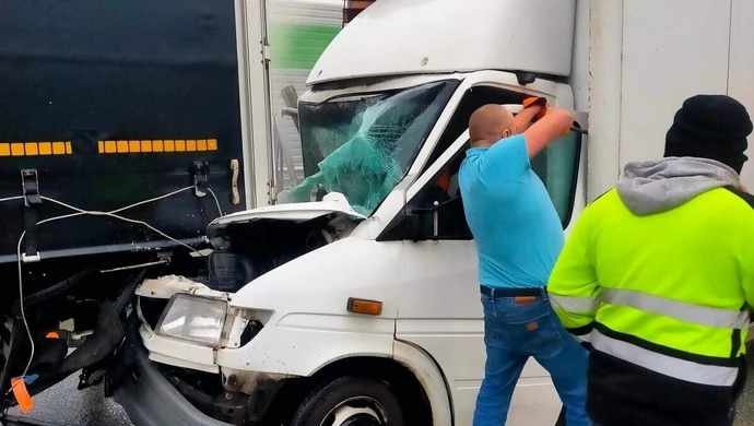 Wypadek na A1. Dwie osoby ranne [AKTUALIZACJA]