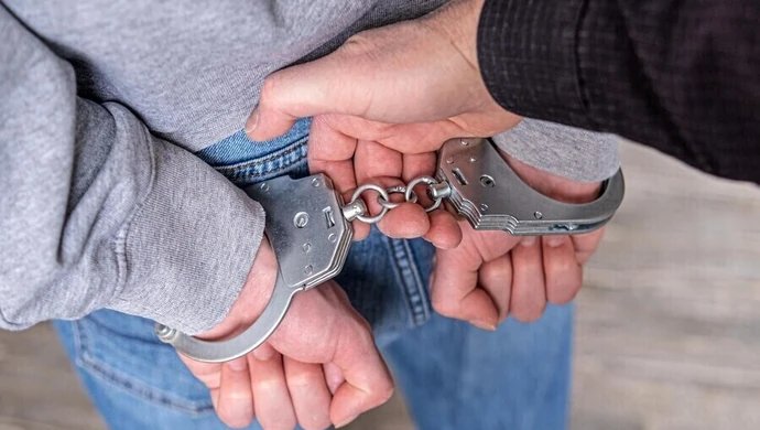 Po służbie zdemaskował poszukiwanego